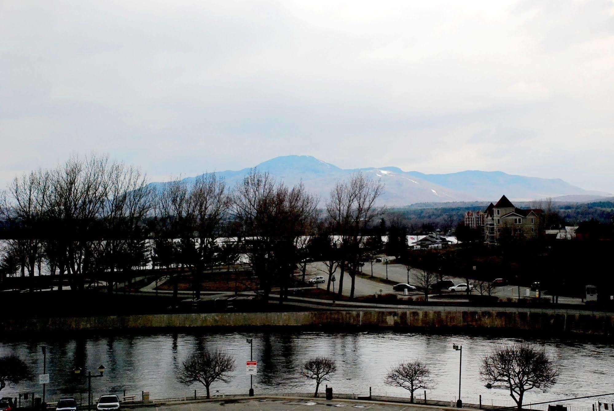 Auberge Du Grand Lac Magog Екстер'єр фото